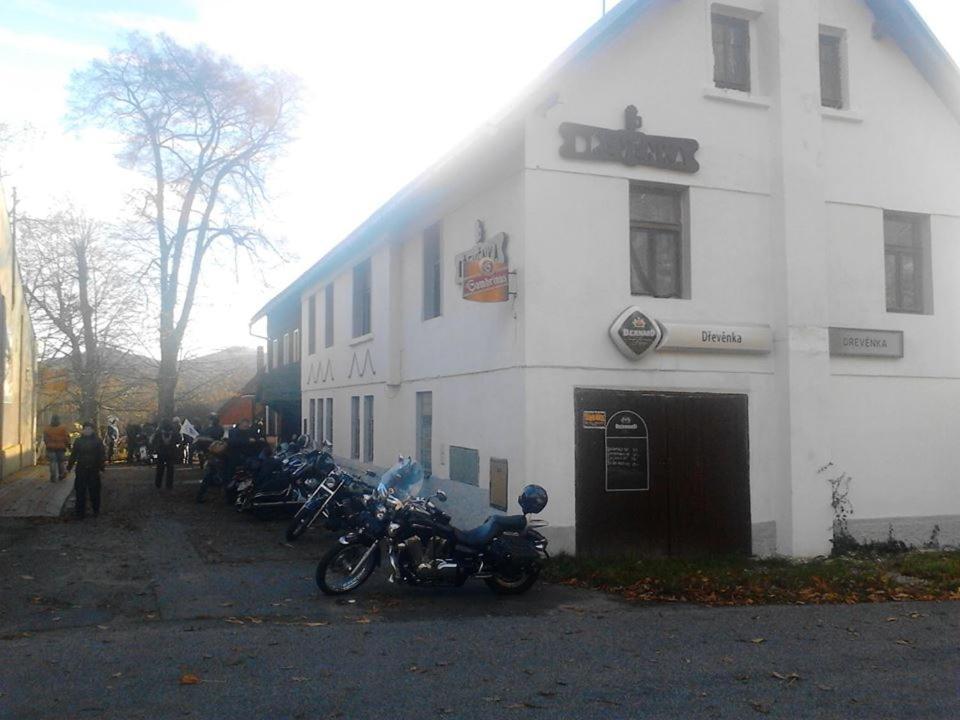 Drevenka Otel Provodin Dış mekan fotoğraf